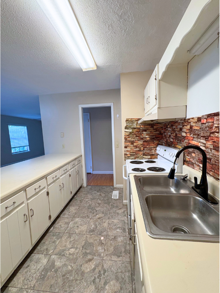 8881 Millard Lee Ln - Photo 6 of 12