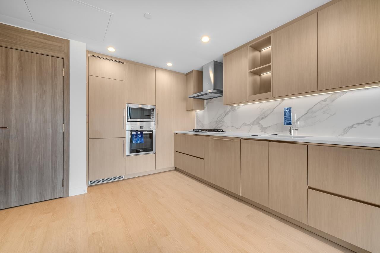 4880 Lougheed Highway - Photo 2 of 25