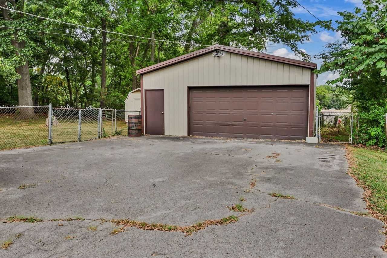 230 Downer Dr - Photo 4 of 29