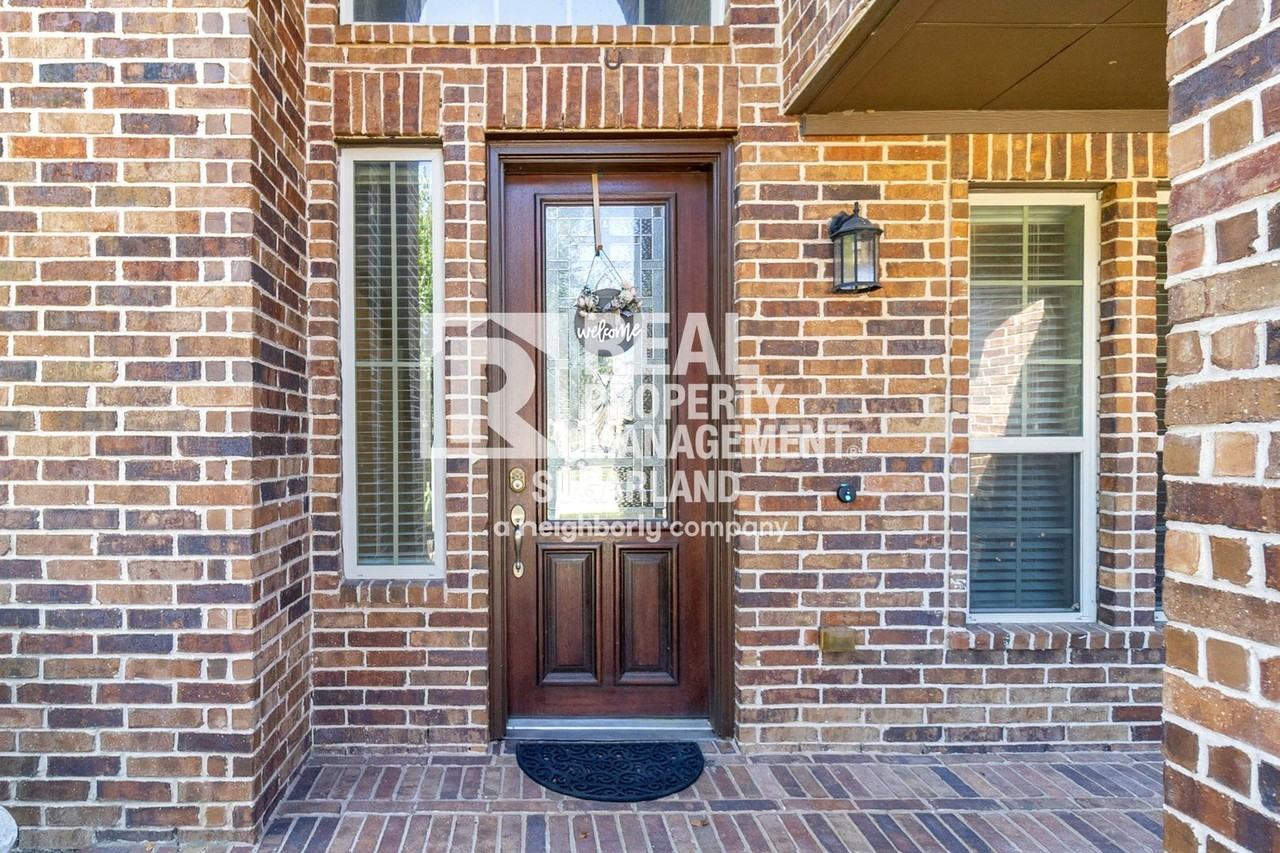 18607 Pelham Grove Ln - Photo 4 of 50
