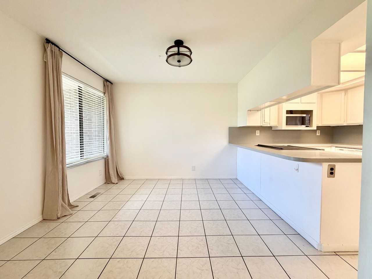8758 S Oakwood Park Cir - Photo 4 of 23