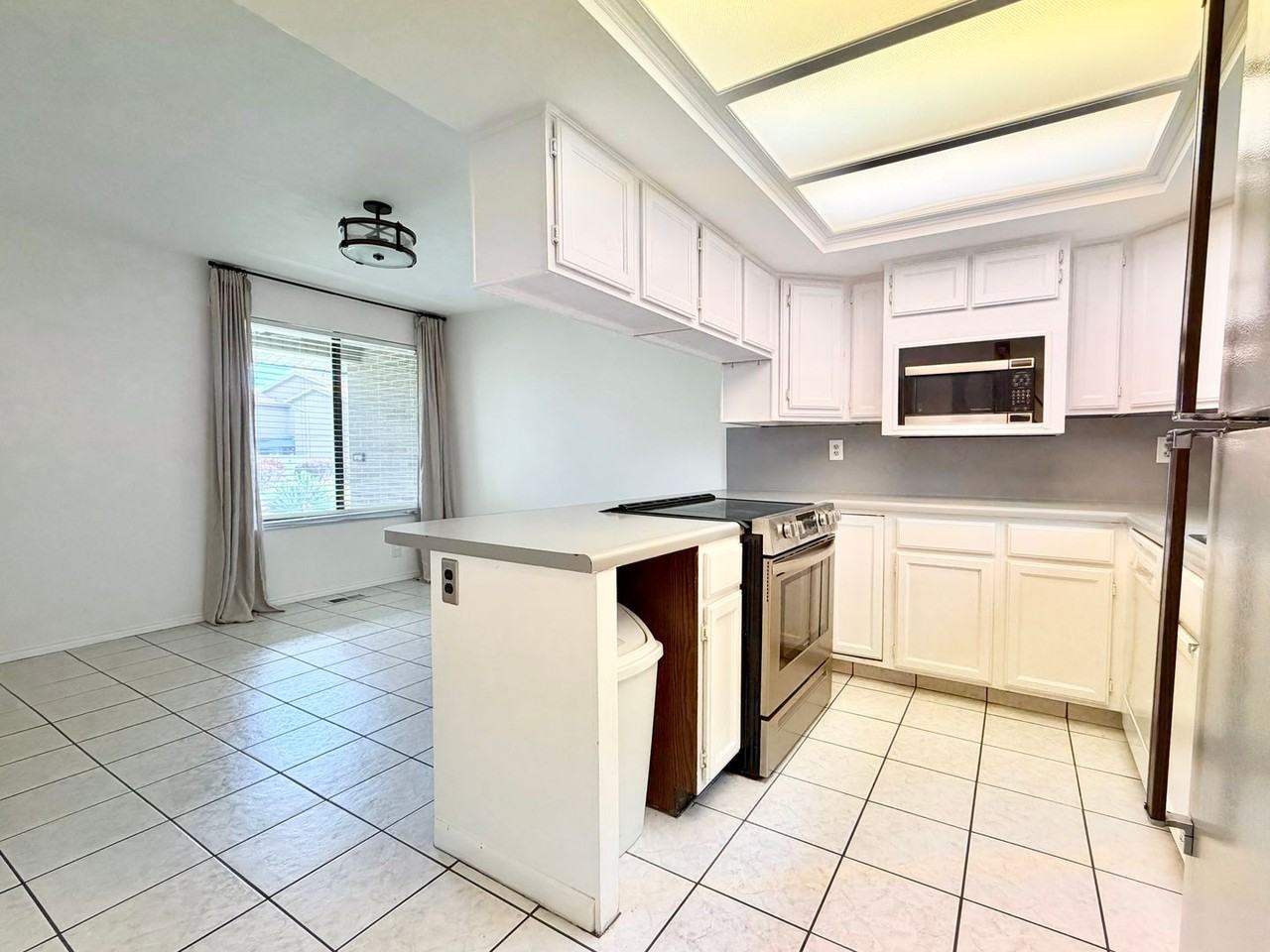 8758 S Oakwood Park Cir - Photo 7 of 23