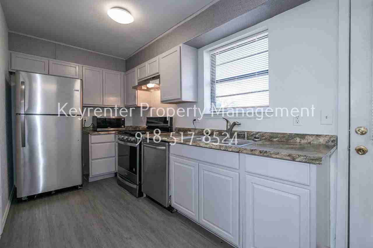 1341 E 142nd St - Photo 6 of 27