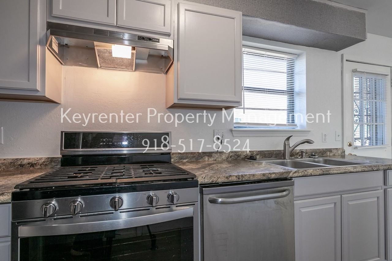 1341 E 142nd St - Photo 7 of 27