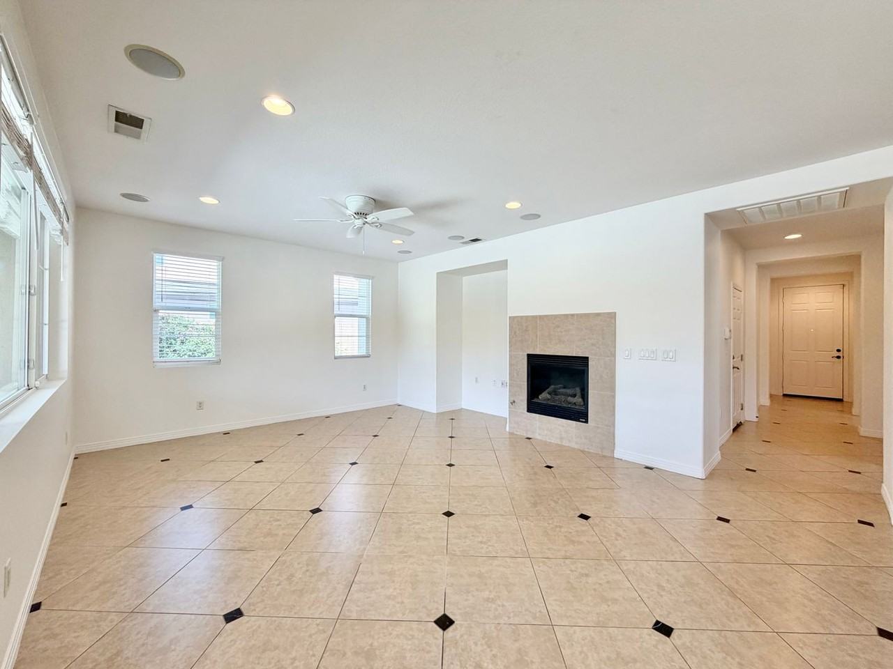 73435 Travers St - Photo 2 of 32