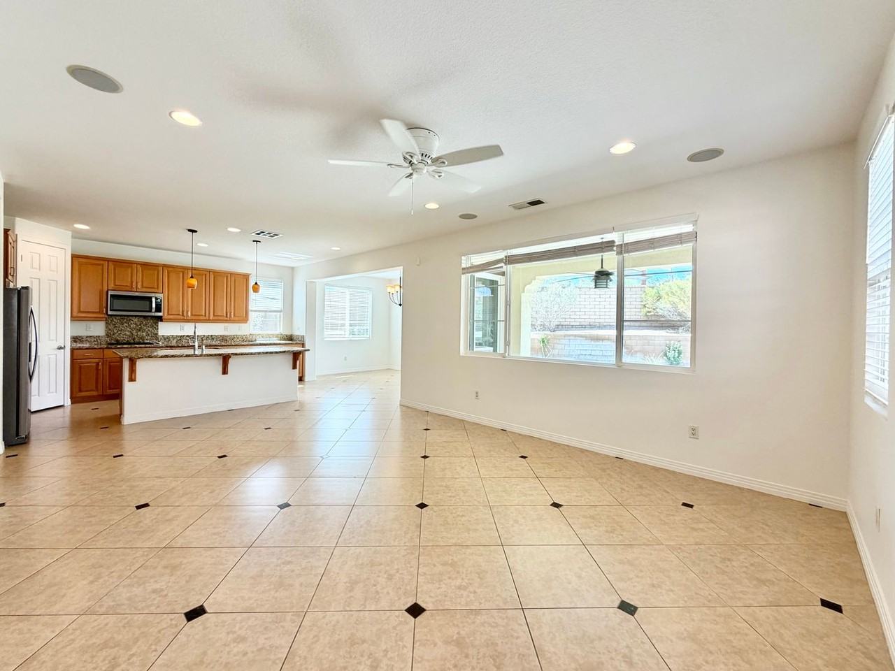 73435 Travers St - Photo 4 of 32