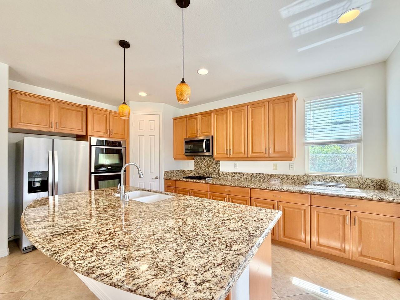 73435 Travers St - Photo 5 of 32