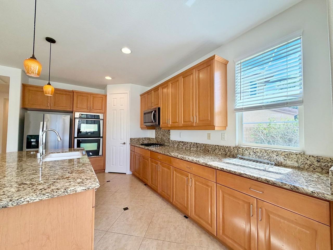73435 Travers St - Photo 7 of 32