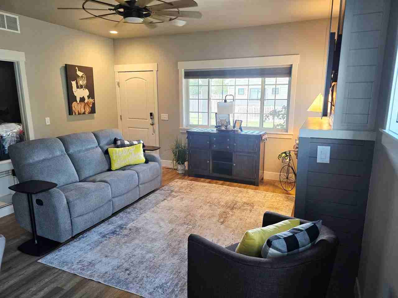 1645 Island View Dr - Photo 2 of 8