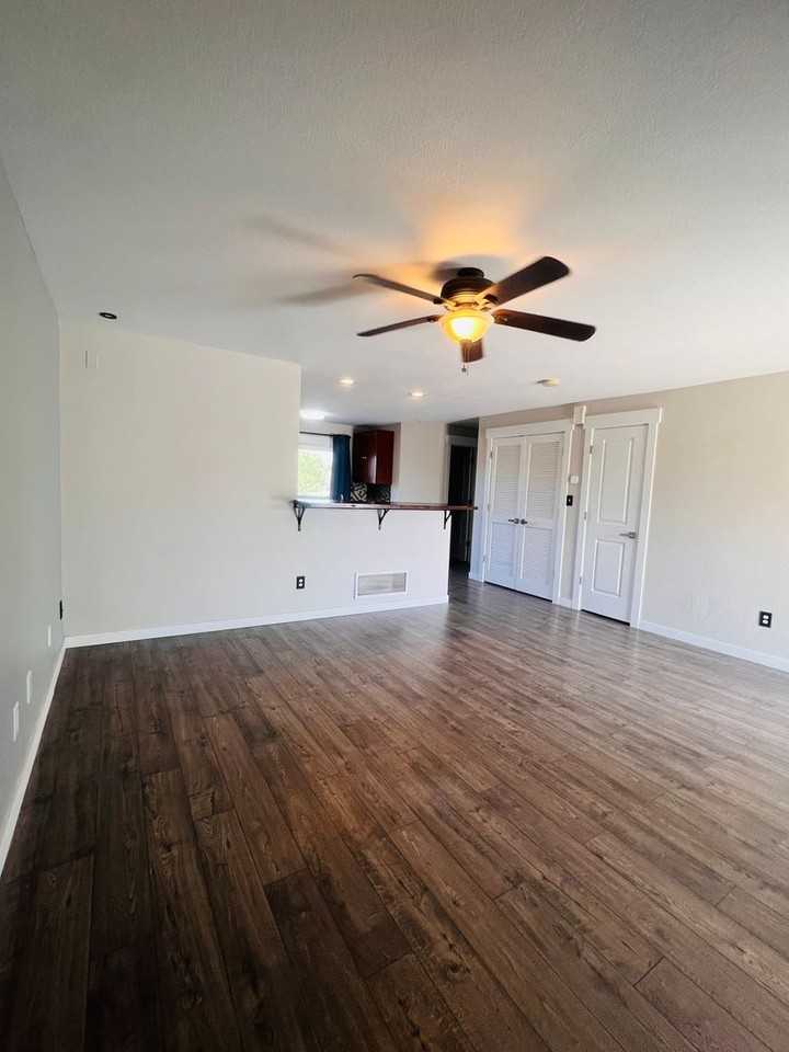 6150 Rockville Dr - Photo 7 of 19