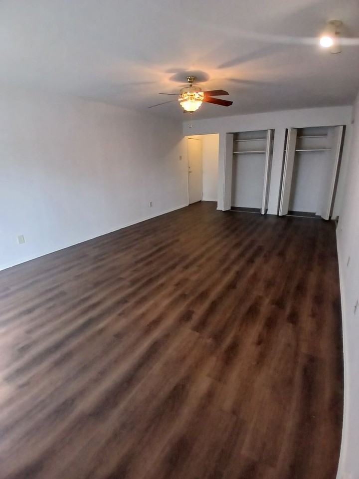 Yorktowne Apartments - Photo 4 of 31