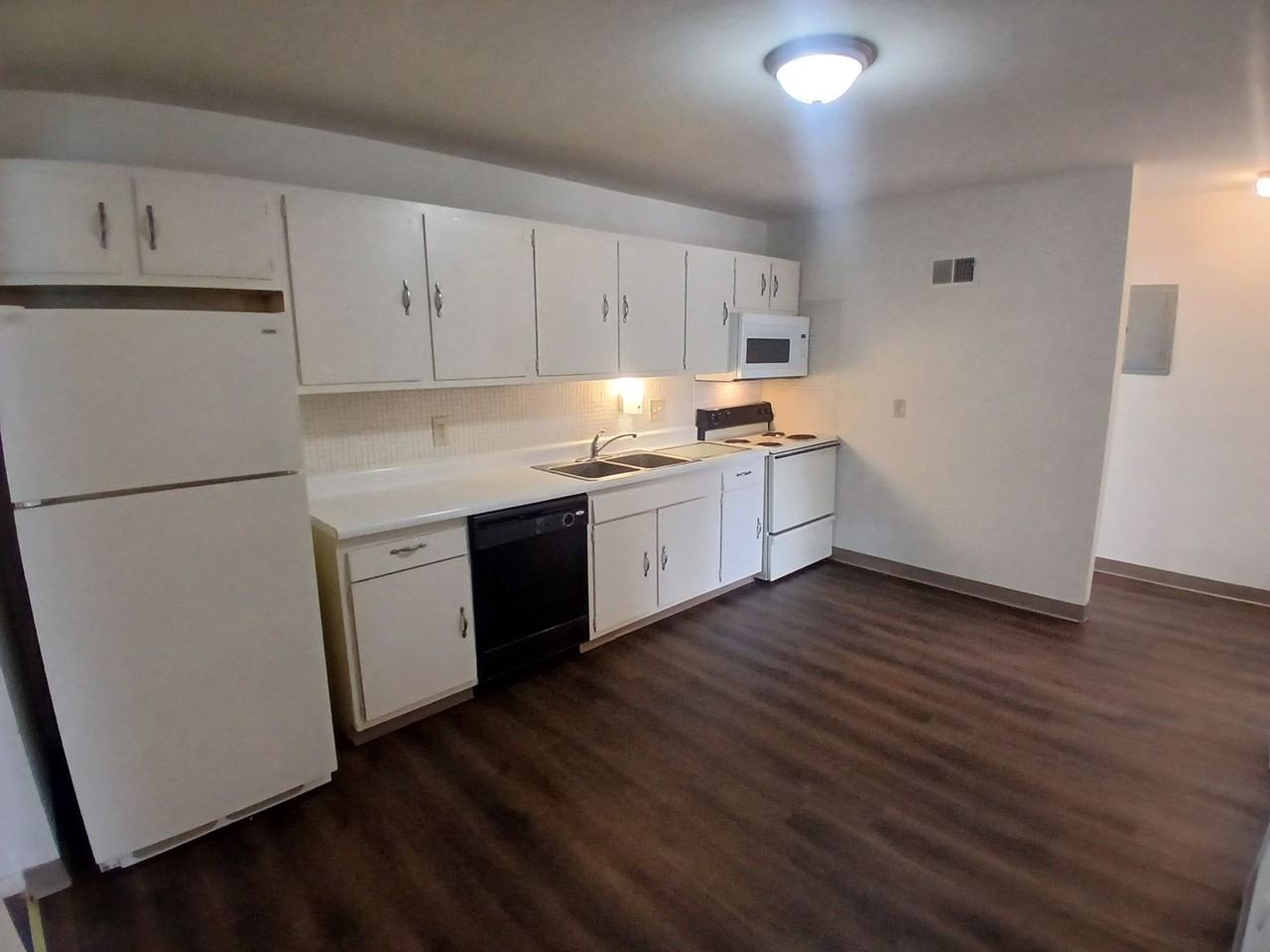 Yorktowne Apartments - Photo 5 of 31