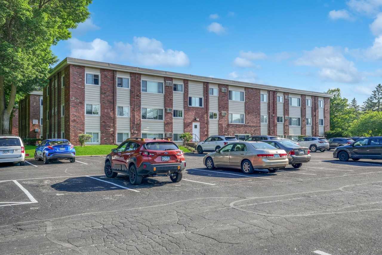 Lucia Lane Apts - Photo 2 of 36