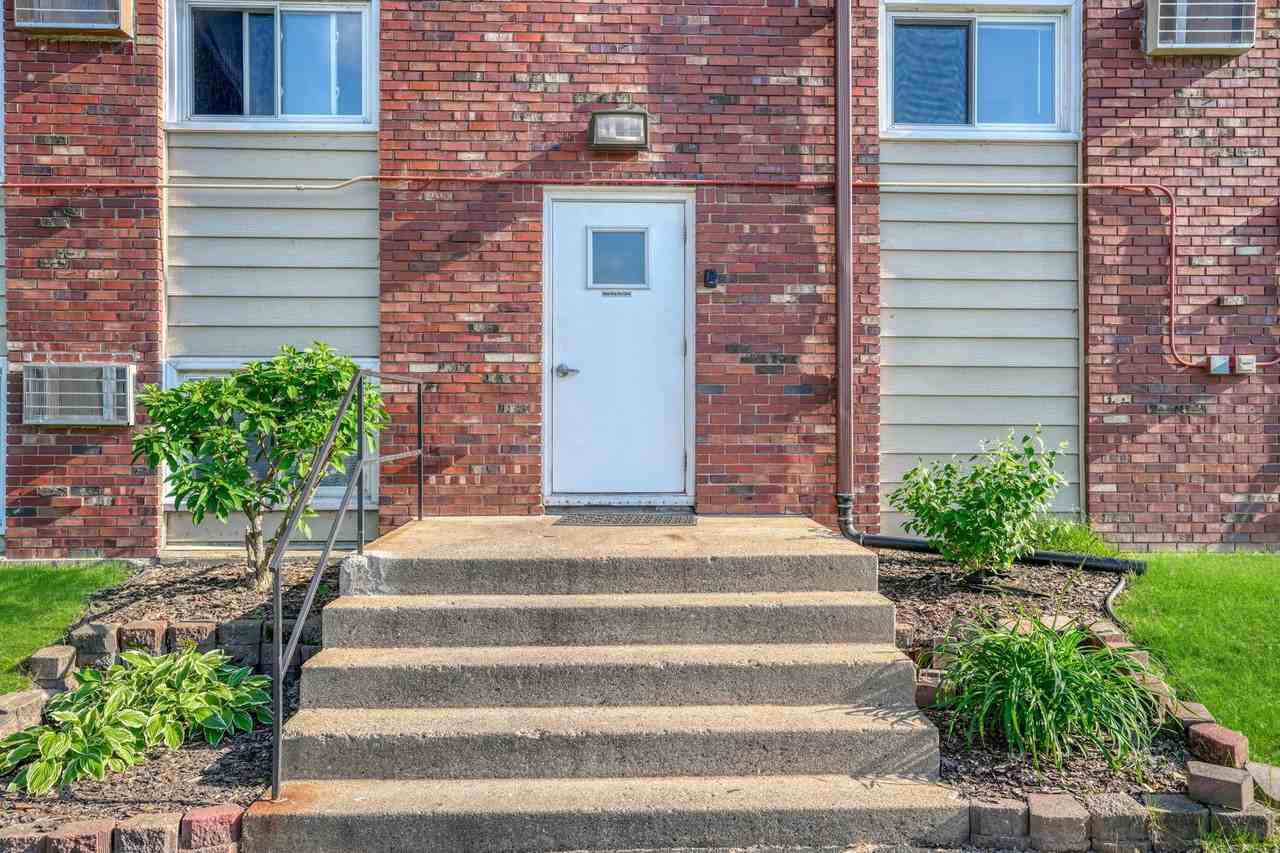 Lucia Lane Apts - Photo 4 of 36