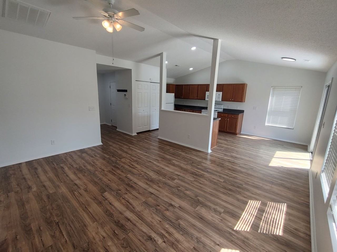 3038 Regency Oaks Dr - Photo 6 of 29