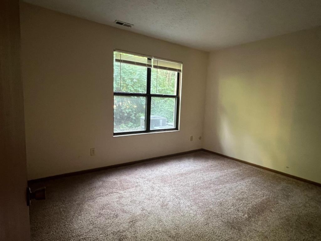 2701 Greystone Dr - Photo 3 of 10