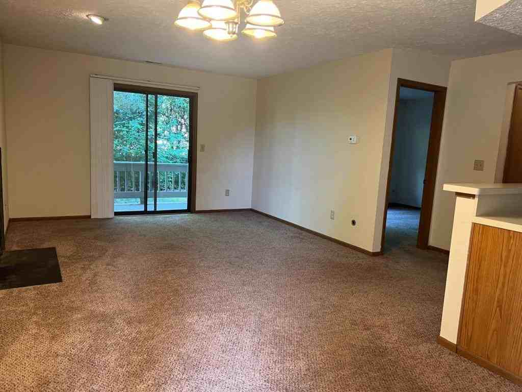 2701 Greystone Dr - Photo 4 of 10