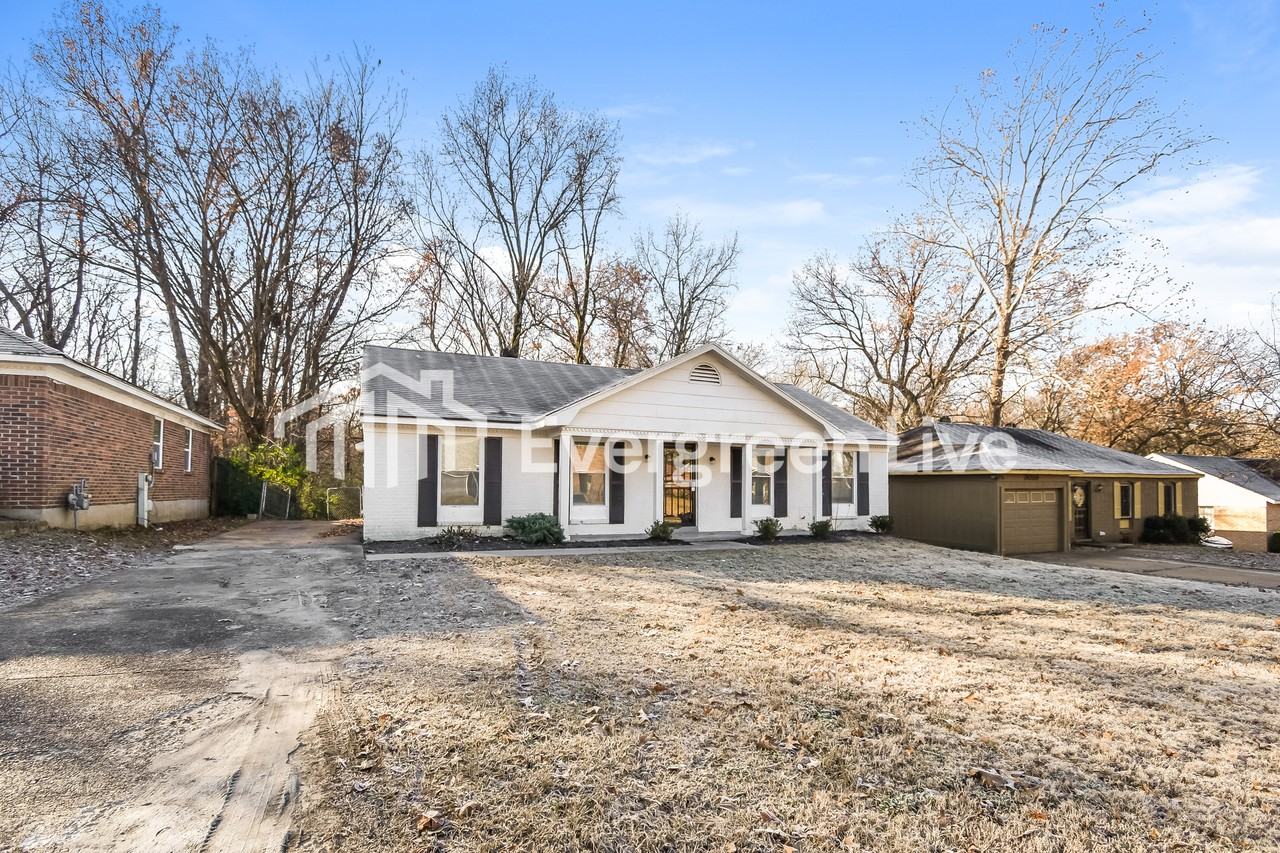 3061 Morningview Dr - Photo 2 of 15
