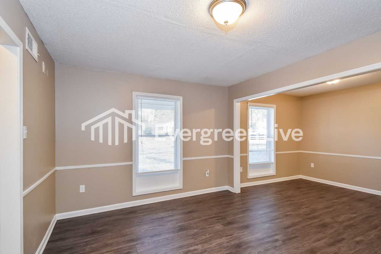 3061 Morningview Dr - Photo 3 of 15