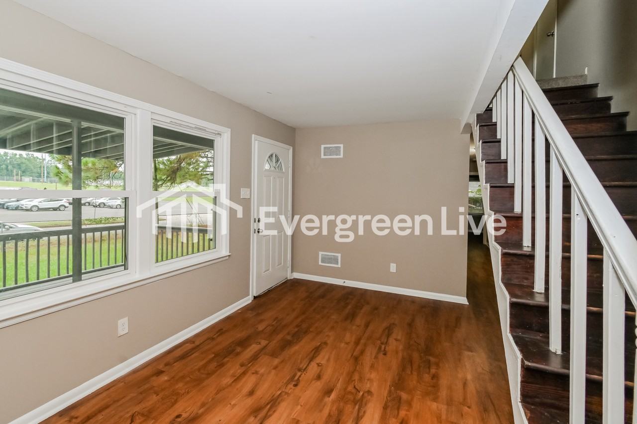 3110 Ladbrook Rd - Photo 3 of 16