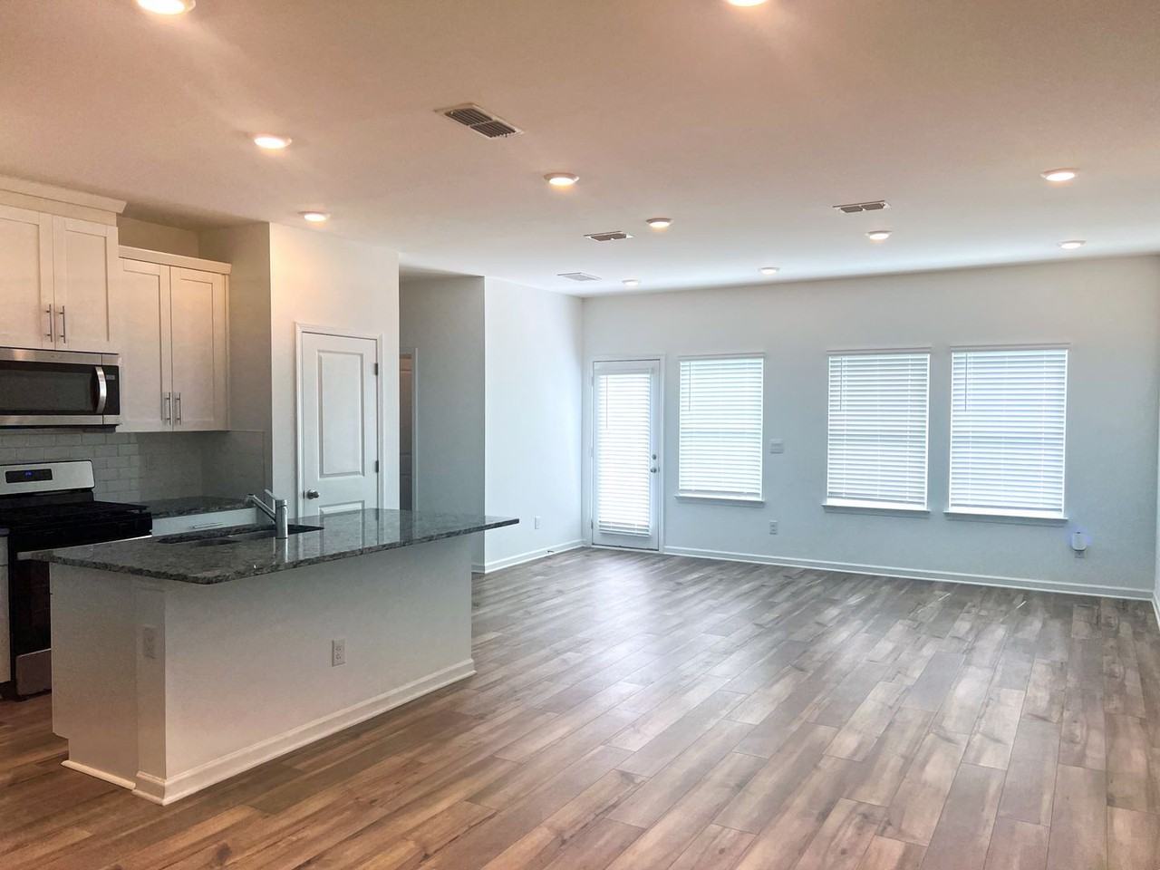 205 Bald Ave - Photo 3 of 34