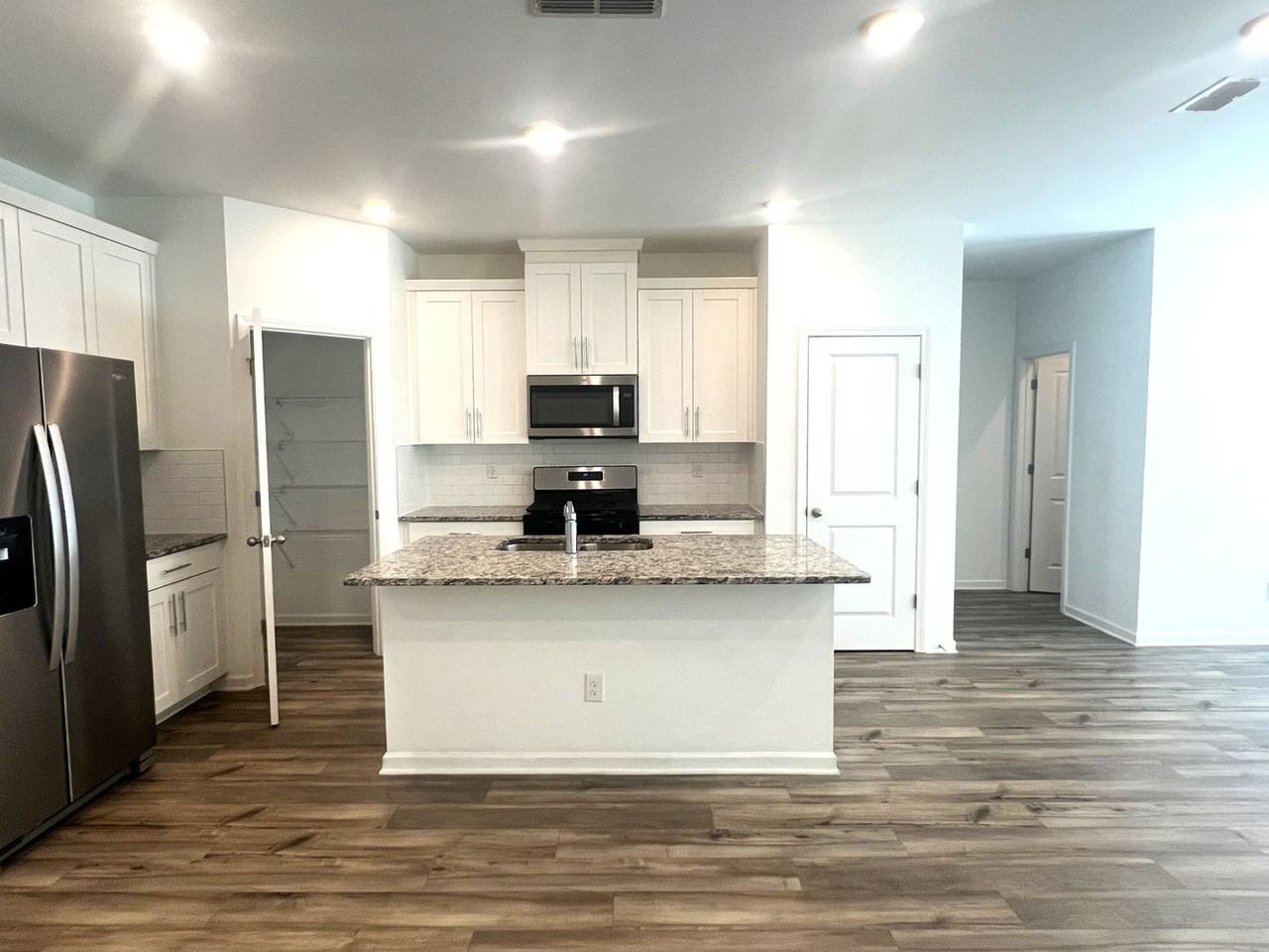 205 Bald Ave - Photo 4 of 34