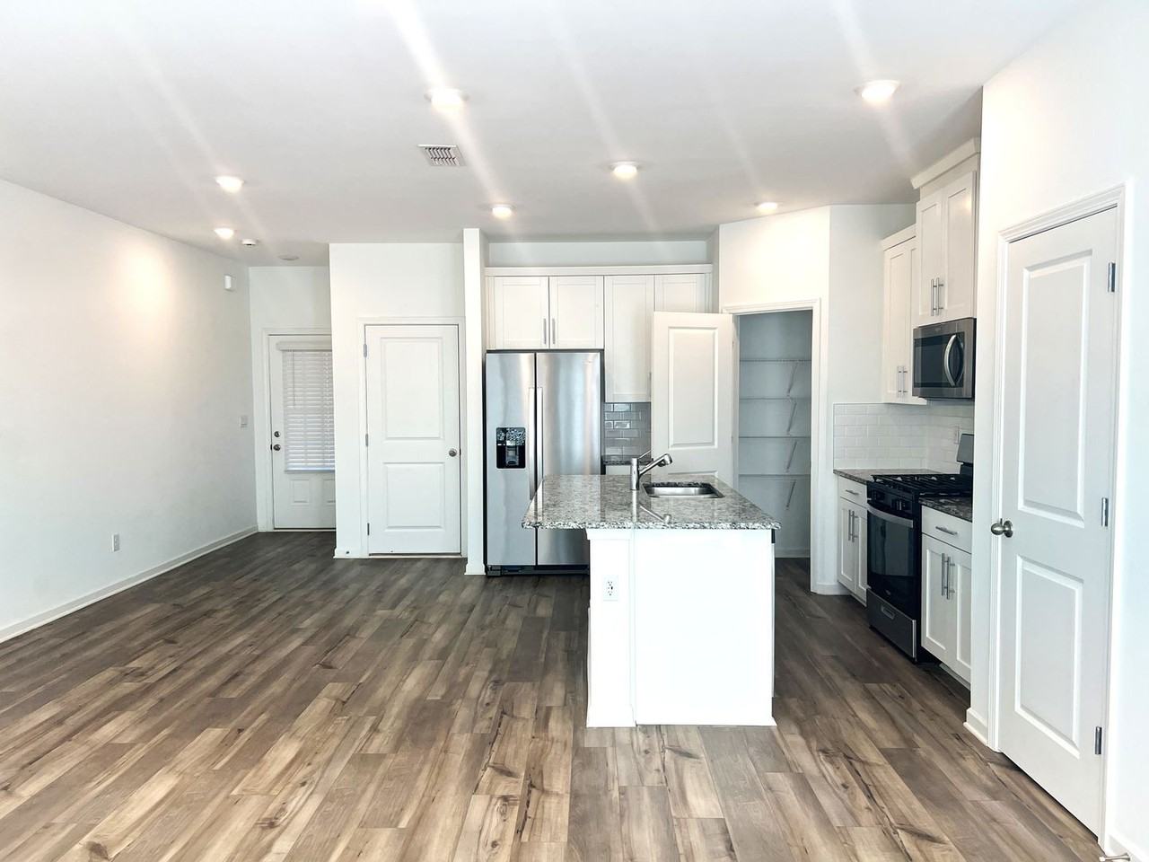 205 Bald Ave - Photo 5 of 34