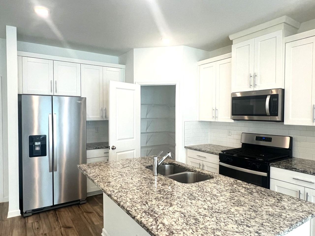 205 Bald Ave - Photo 7 of 34