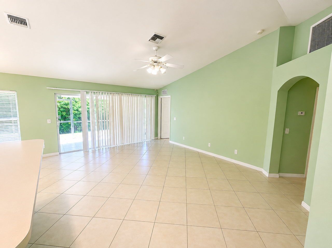 409 La Perouse St - Photo 4 of 21