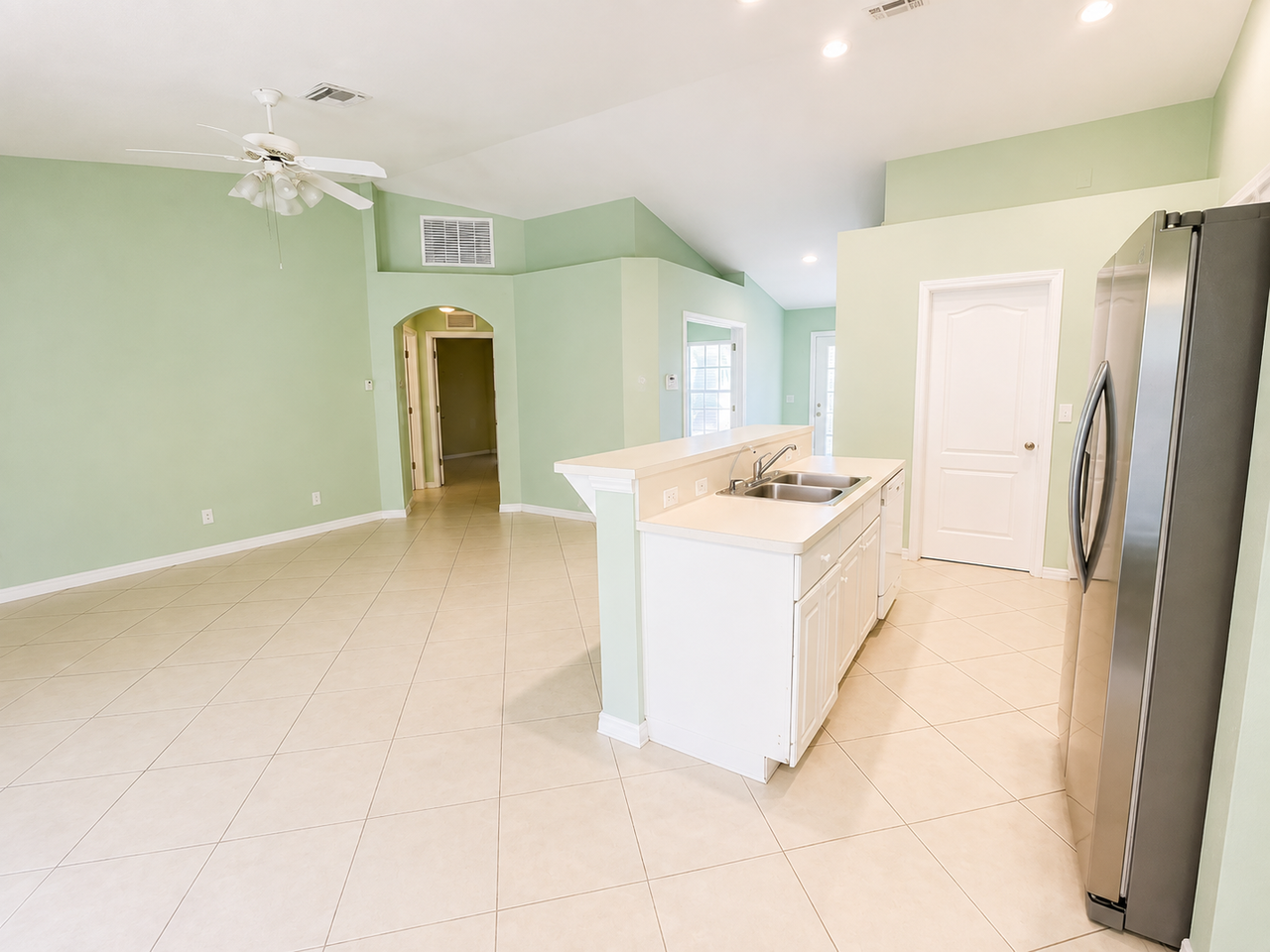409 La Perouse St - Photo 6 of 21