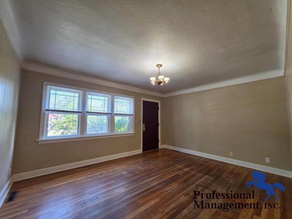 106 Alderson Ave - Photo 2 of 7