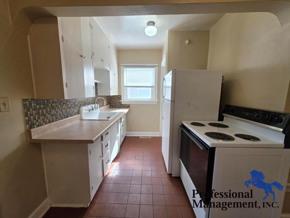 106 Alderson Ave - Photo 3 of 7