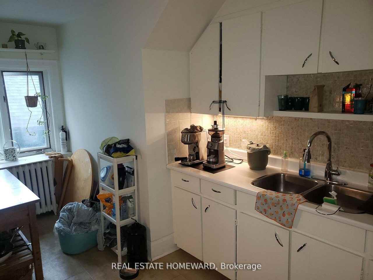 435 Parkside Drive - Photo 2 of 12