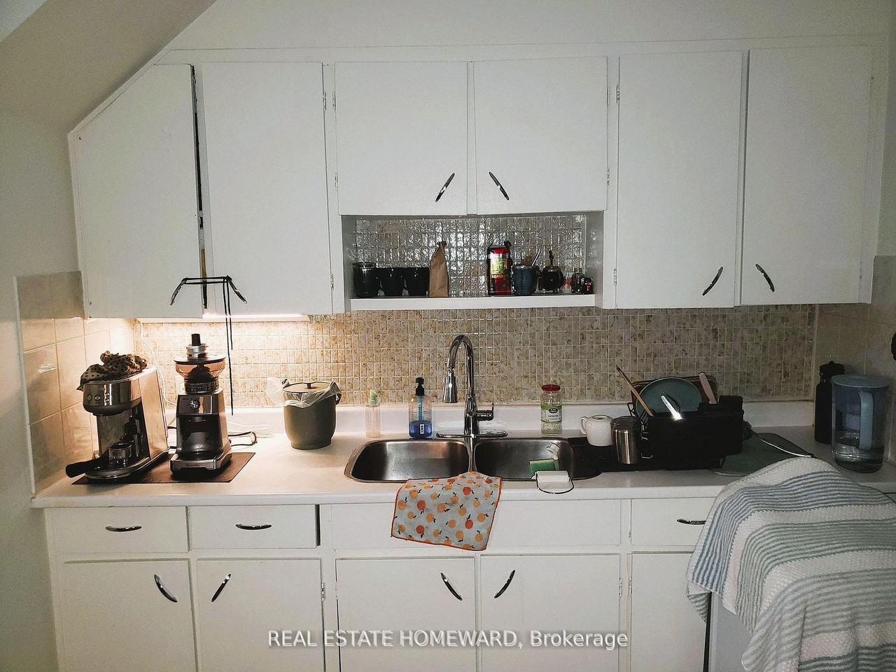 435 Parkside Drive - Photo 4 of 12