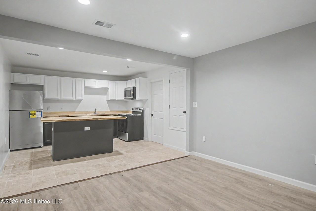 9424 Daisy Vestry Rd - Photo 2 of 13