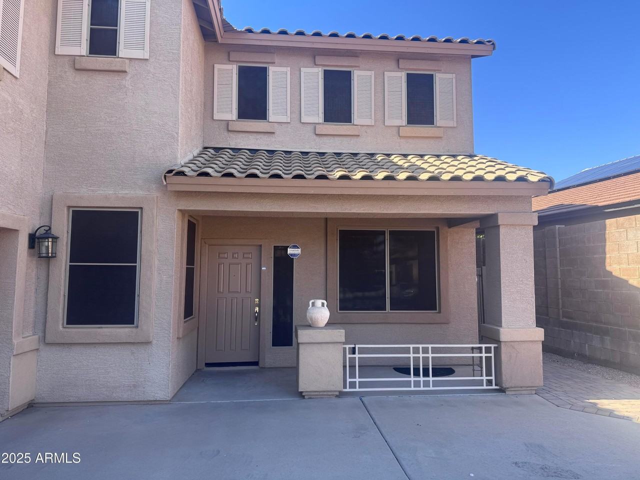 2234 W Peak View Rd - Photo 3 of 40