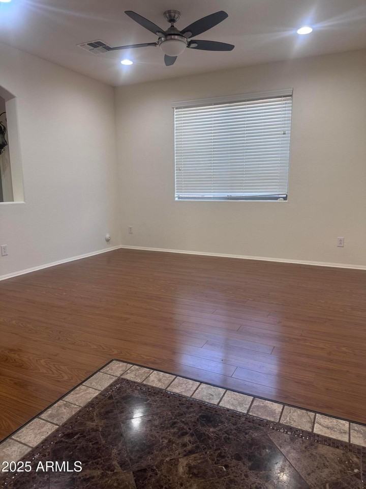 2234 W Peak View Rd - Photo 4 of 40