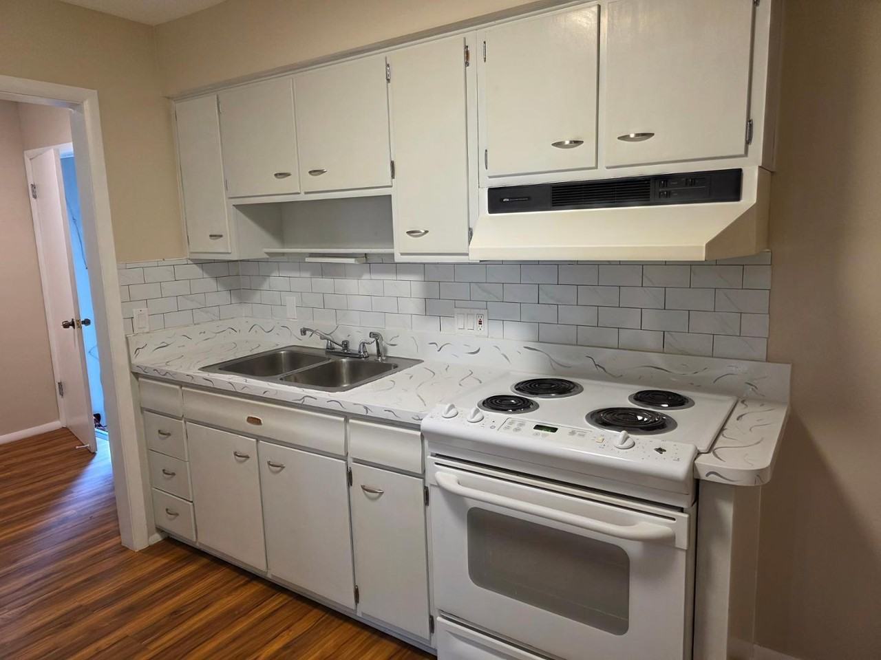 4602 Imperial Dr - Photo 4 of 17