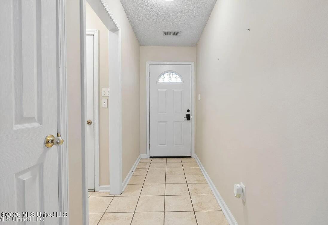 1067 Parkview Cir S - Photo 2 of 14