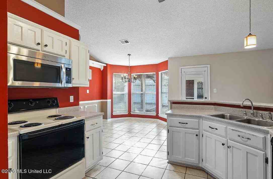1067 Parkview Cir S - Photo 3 of 14