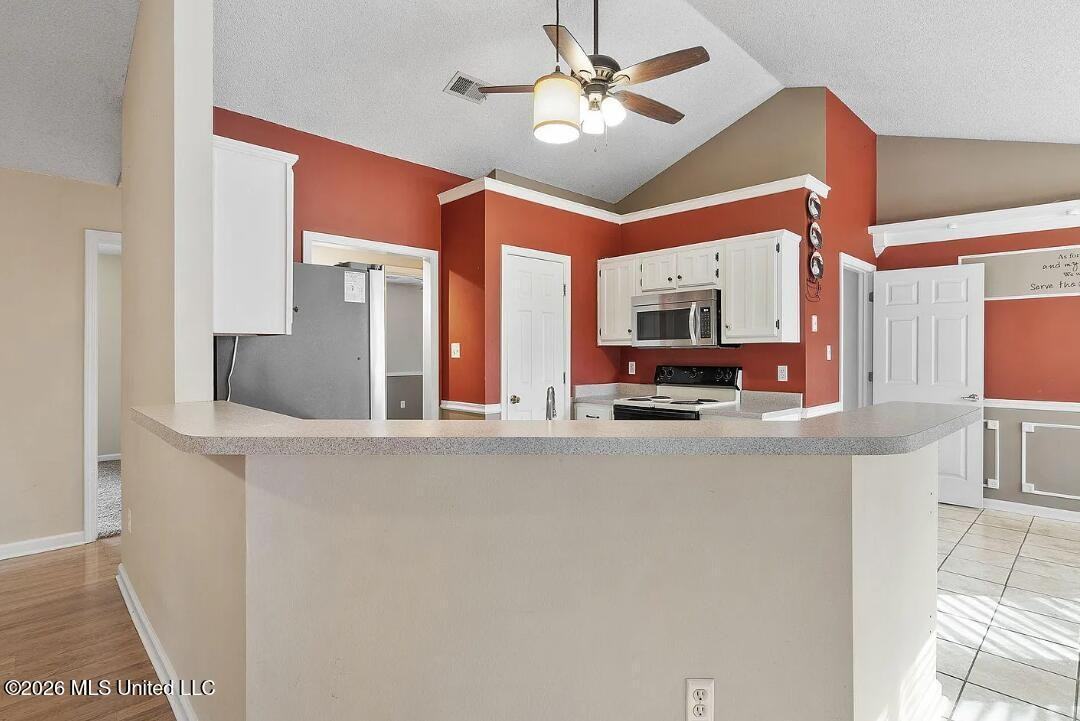 1067 Parkview Cir S - Photo 5 of 14
