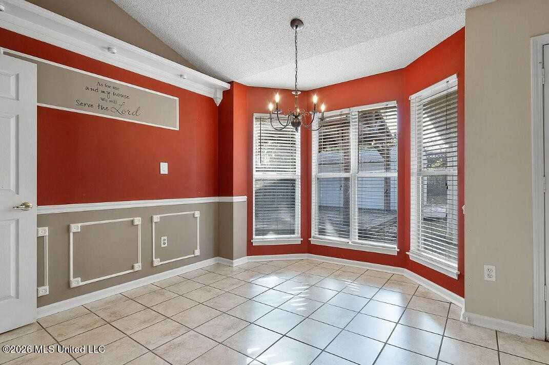 1067 Parkview Cir S - Photo 6 of 14