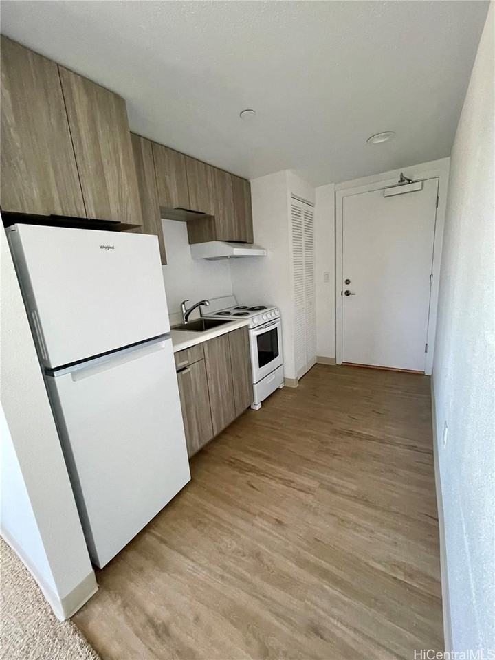 216 Olive Ave #407 - Photo 3 of 10