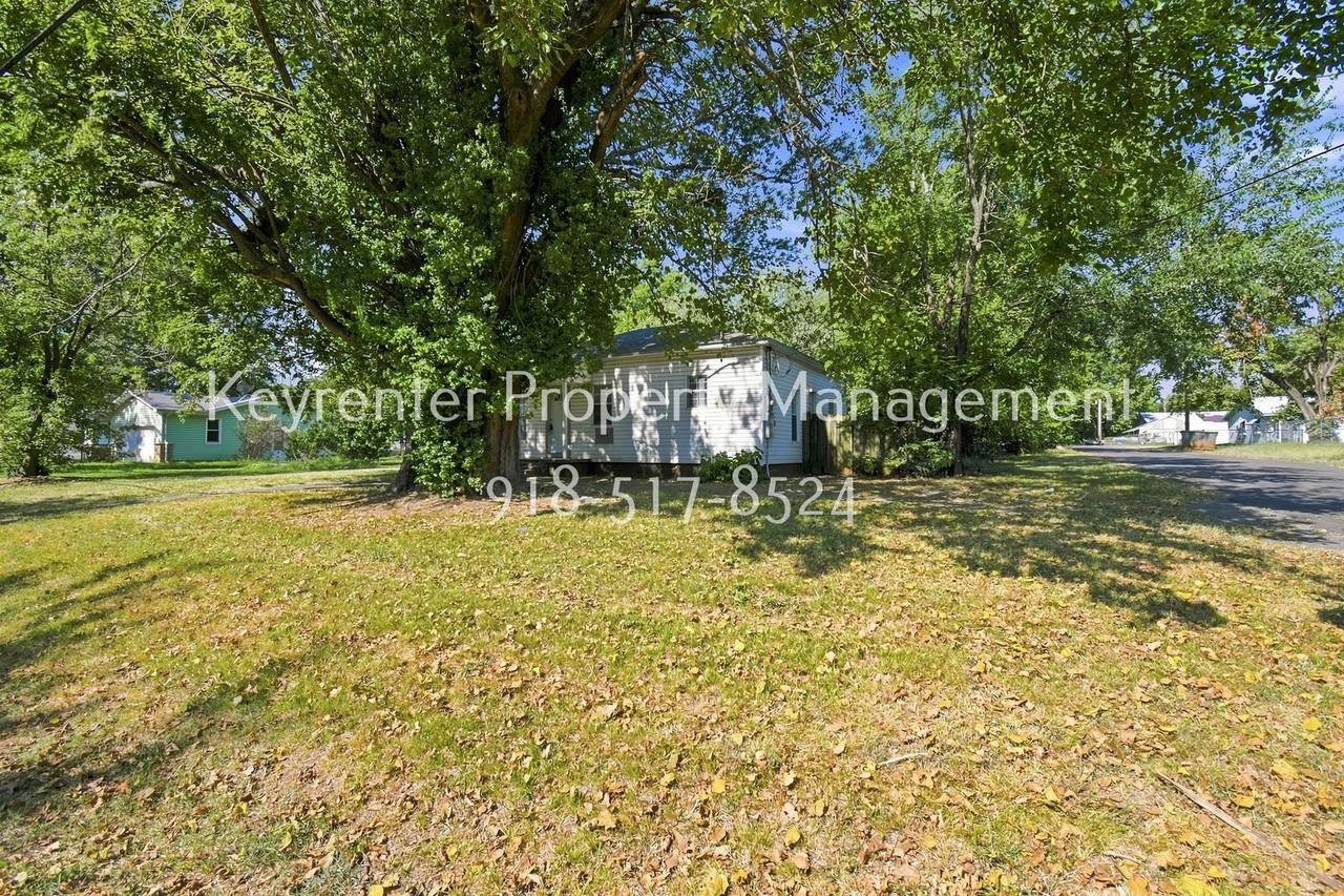 707 N Gertrude Ave - Photo 3 of 23