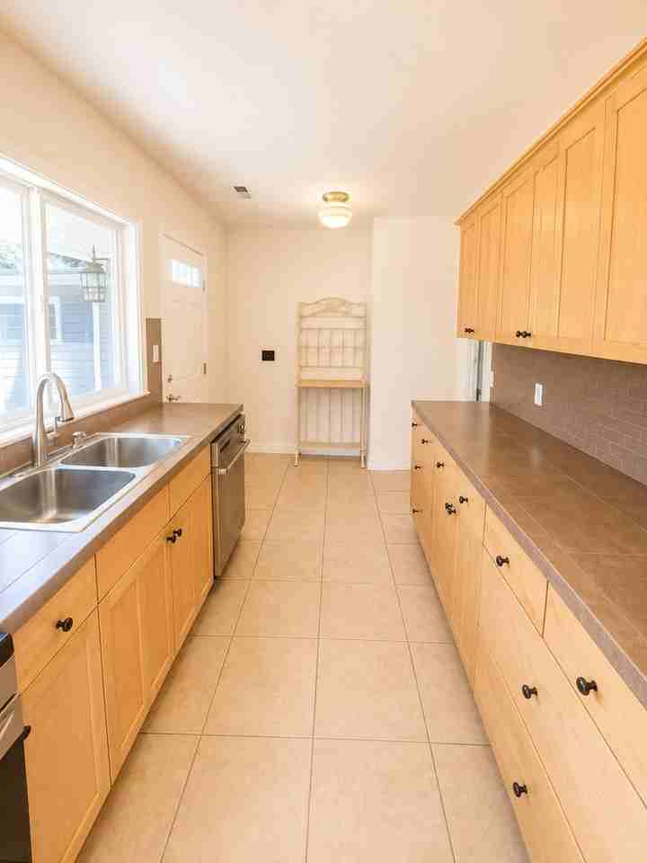 10424 Ne 17th St - Photo 7 of 23