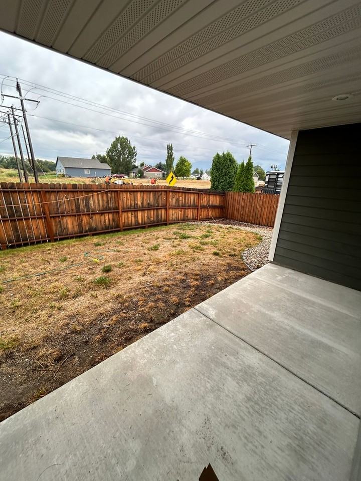 105 Centurion St - Photo 3 of 27