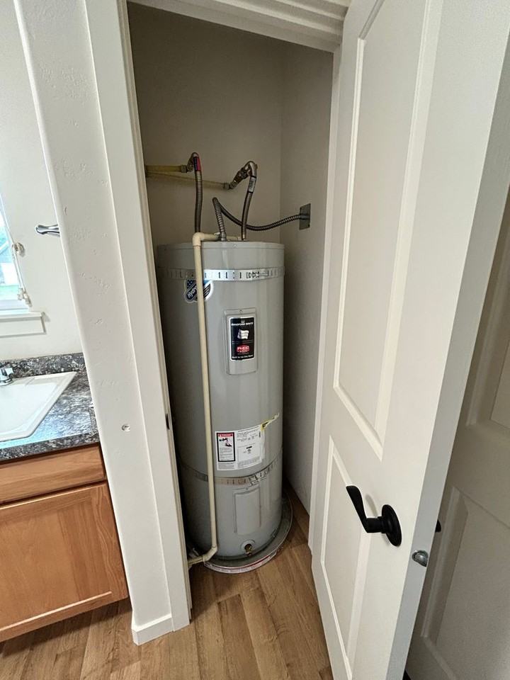 105 Centurion St - Photo 6 of 27