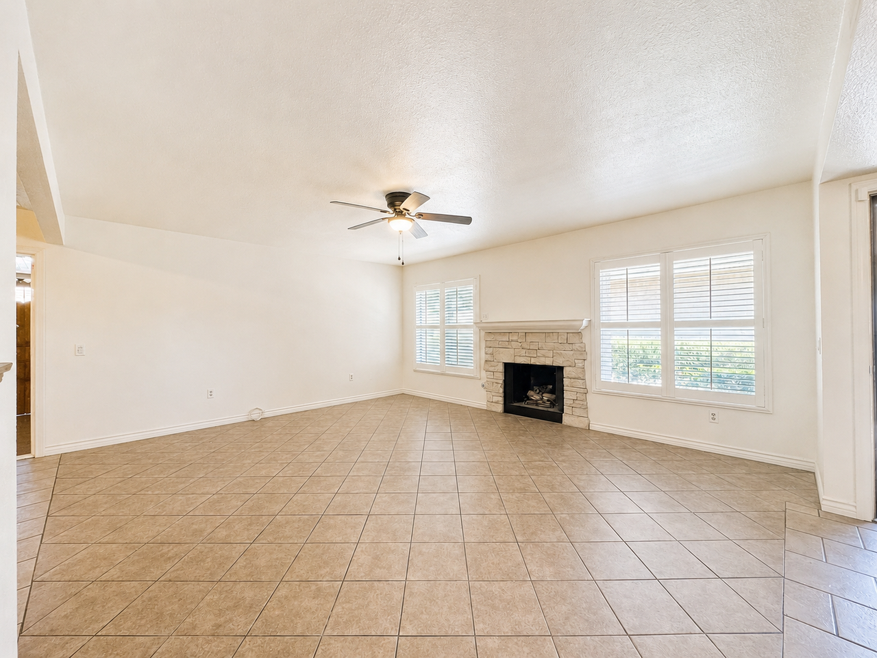 612 S Santa Fe St #1 - Photo 4 of 20