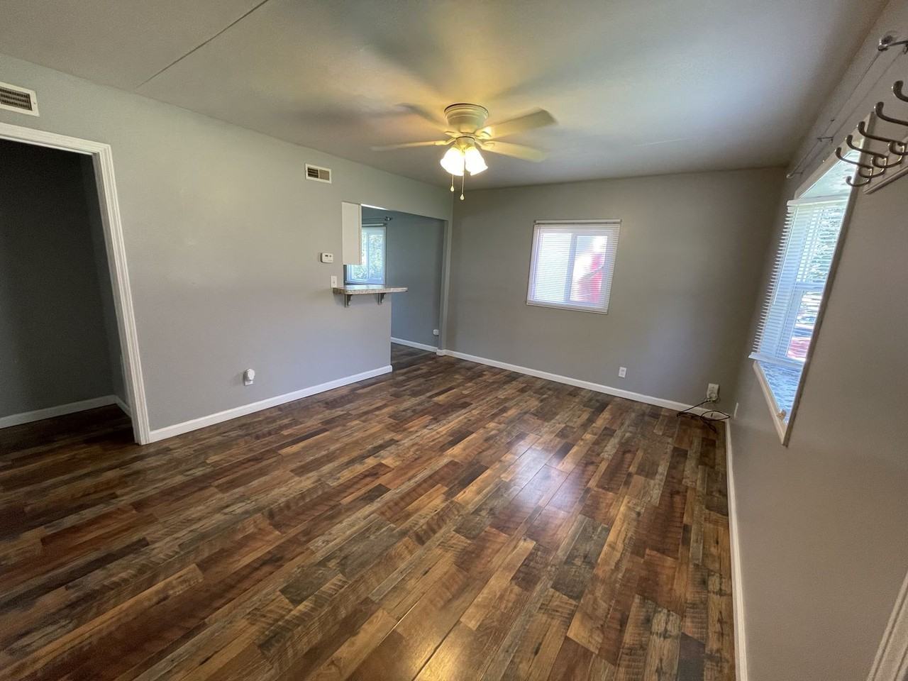6615 Hamilton St - Photo 3 of 12