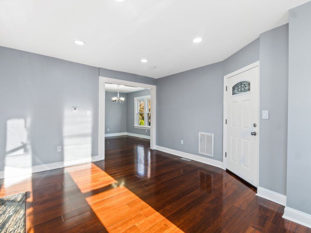 243 Franklin St - Photo 5 of 18